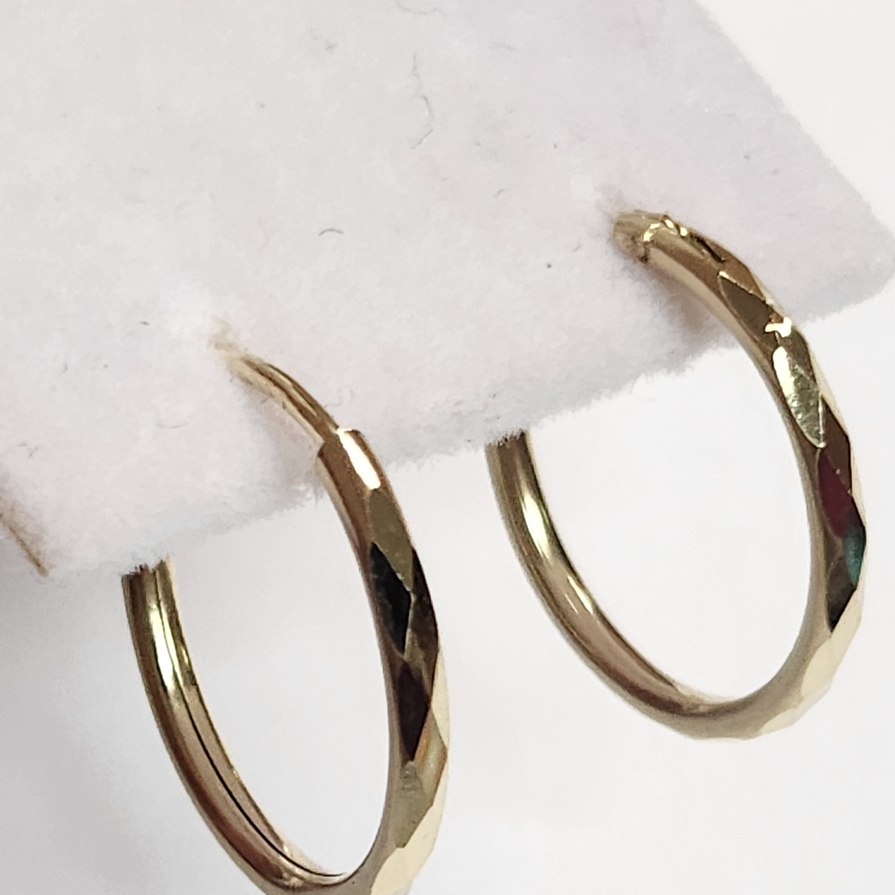 Elegant 14k Yellow Gold Hoop Earrings